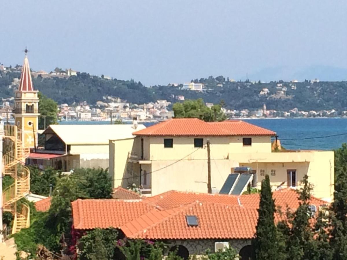 Athina * Argassi